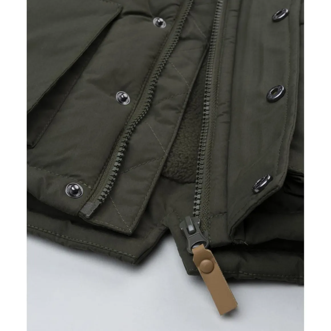 Abrigo acolchado verde con pelo sintético para niño