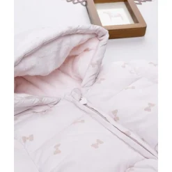 Abrigo rosa con lazos para niña