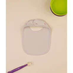 Babero Beige Flores Rojas para Recién Nacida