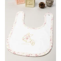 Babero con conejito y flores para niña