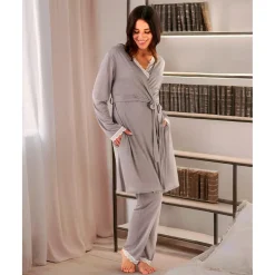 Bata premamá de lactancia con encaje