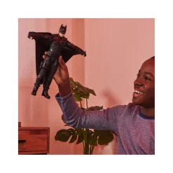 Batman - Figura con capa de vuelo 30 cm The Batman