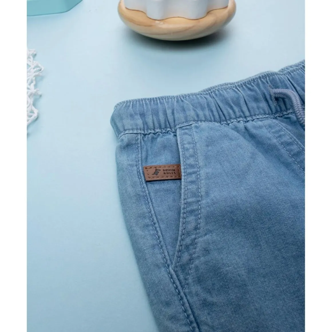 Bermuda azul denim con bolsillos