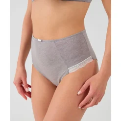 Braga alta con encaje