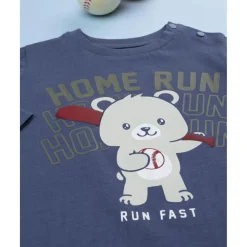 Camiseta azul con estampado 