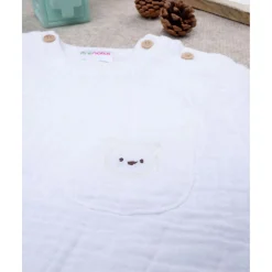 Camiseta blanca de cuello redondo para niño