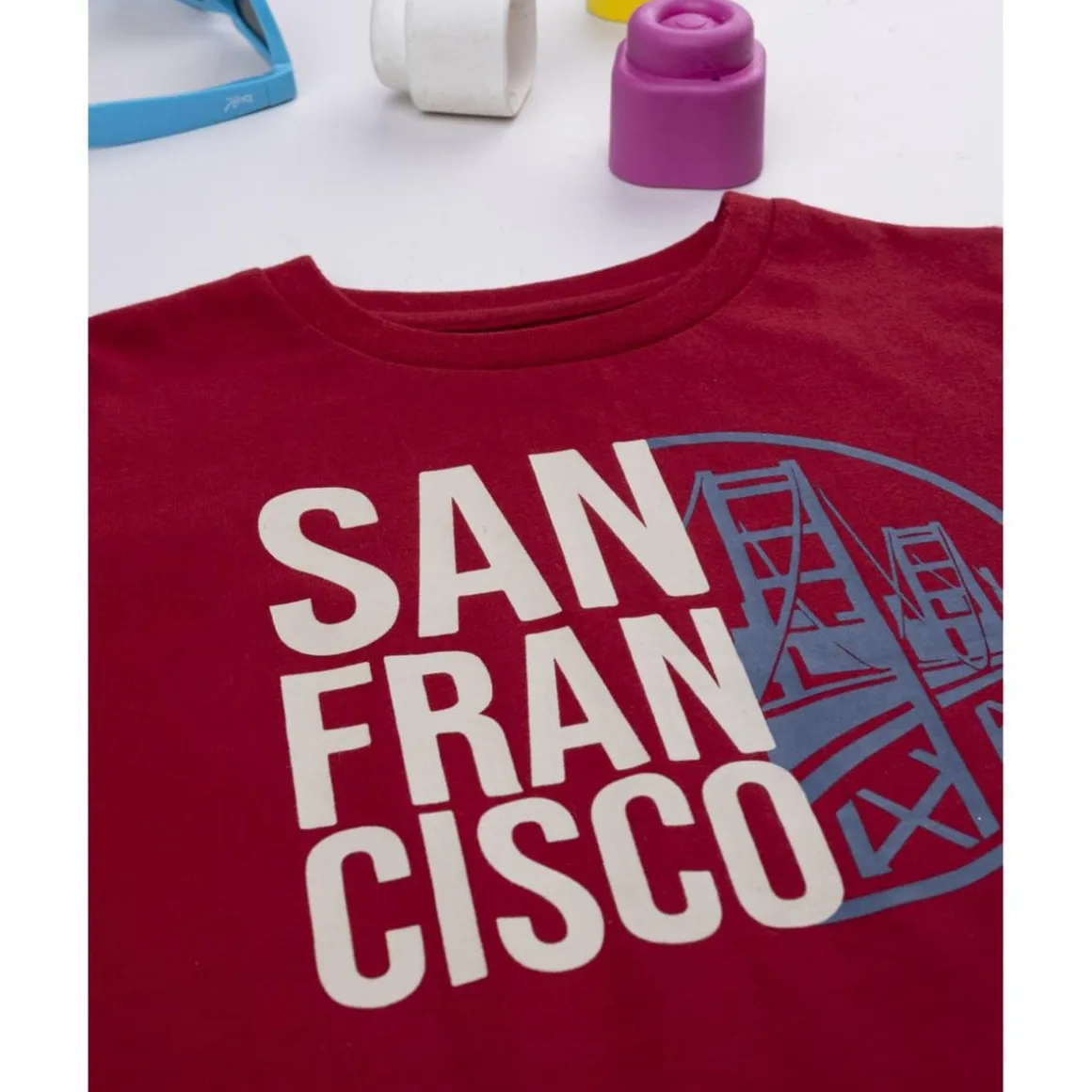 Camiseta burdeos estampada para niño