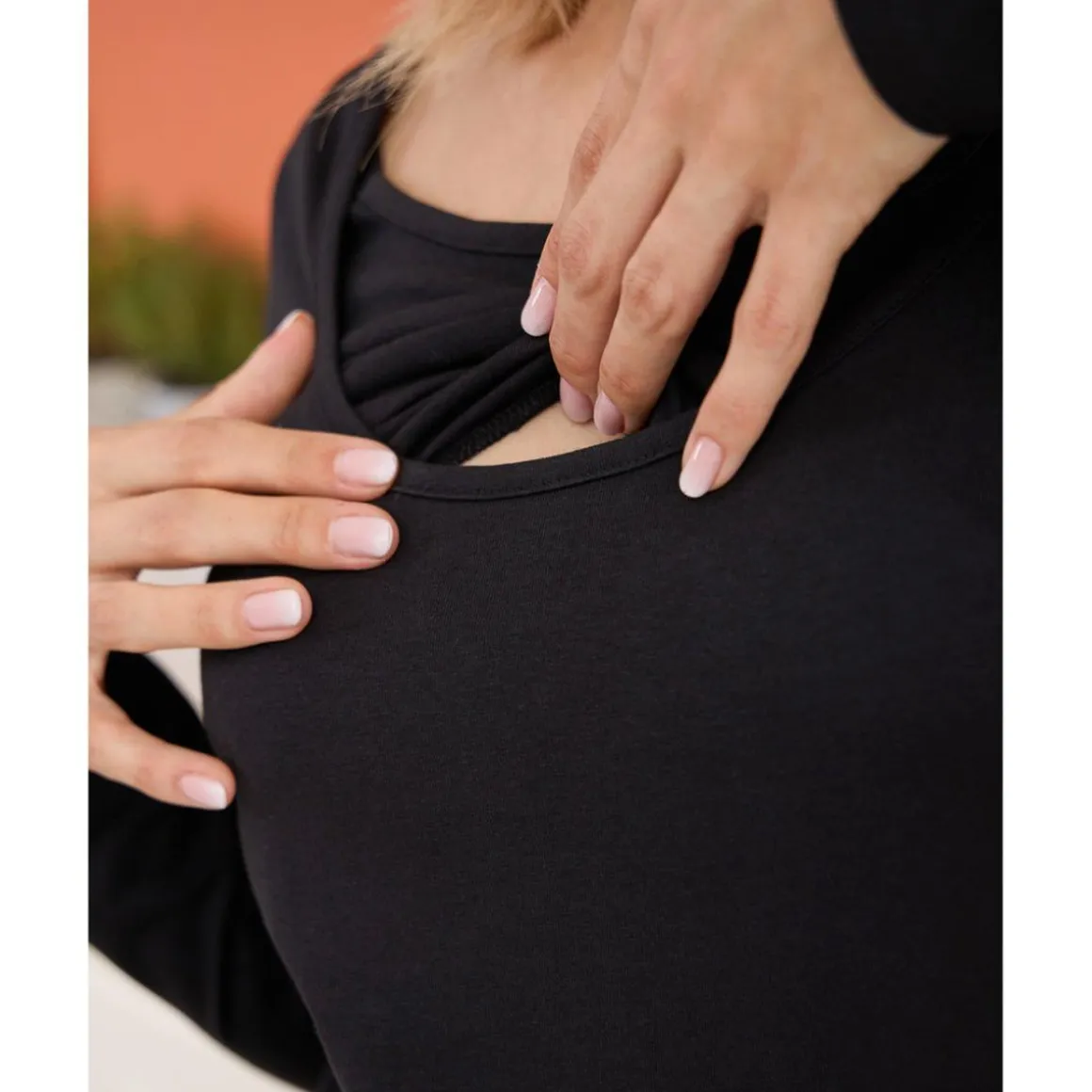 Camiseta de lactancia negra de jersey de algodón