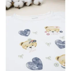 Camiseta de niña blanca con estampado de corazones y ositos