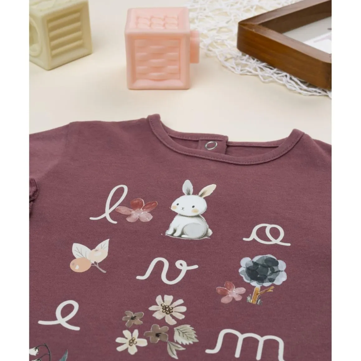 Camiseta niña rosa oscuro con estampado