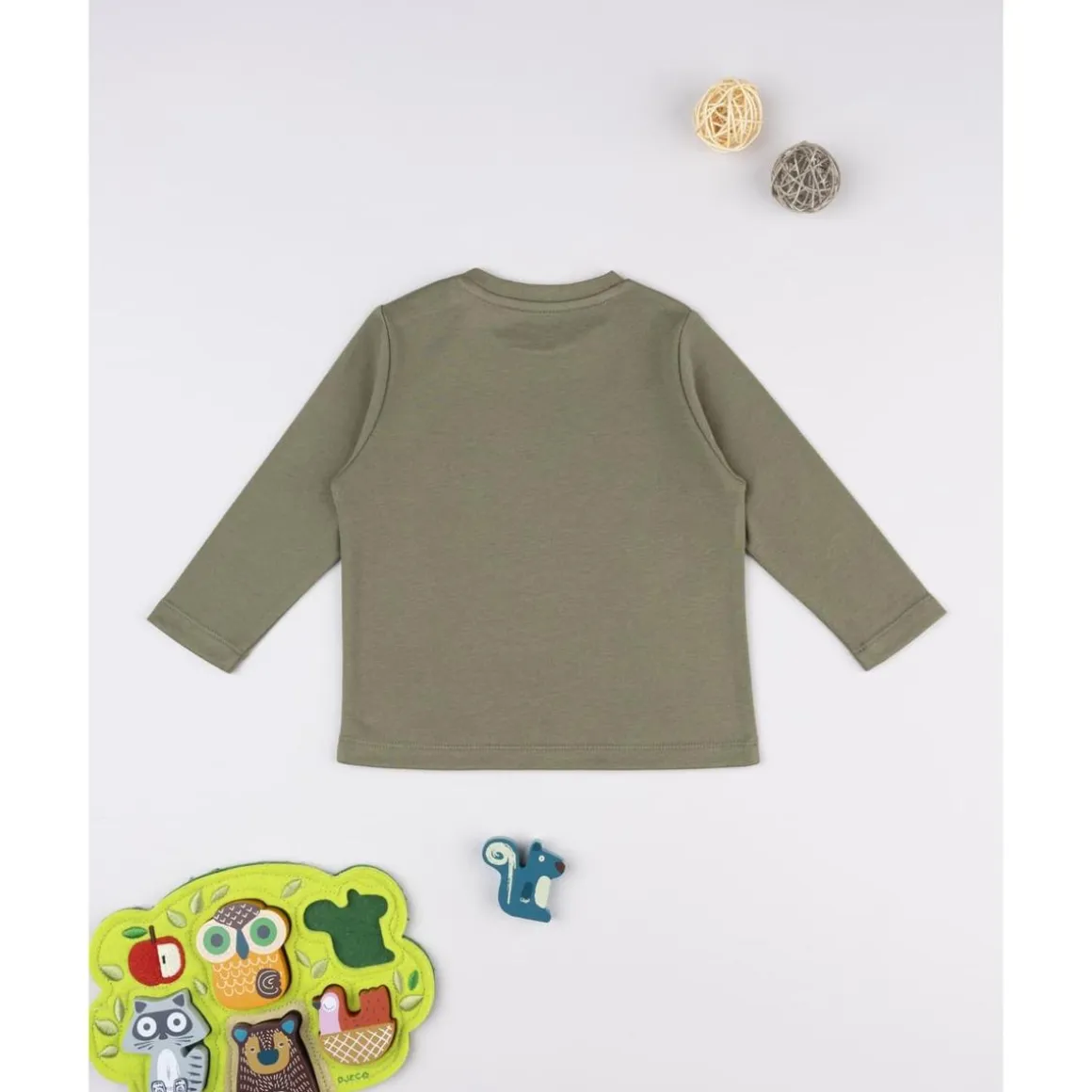 Camiseta verde básica para niño