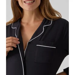 Camisón premamá negro con detalles blancos