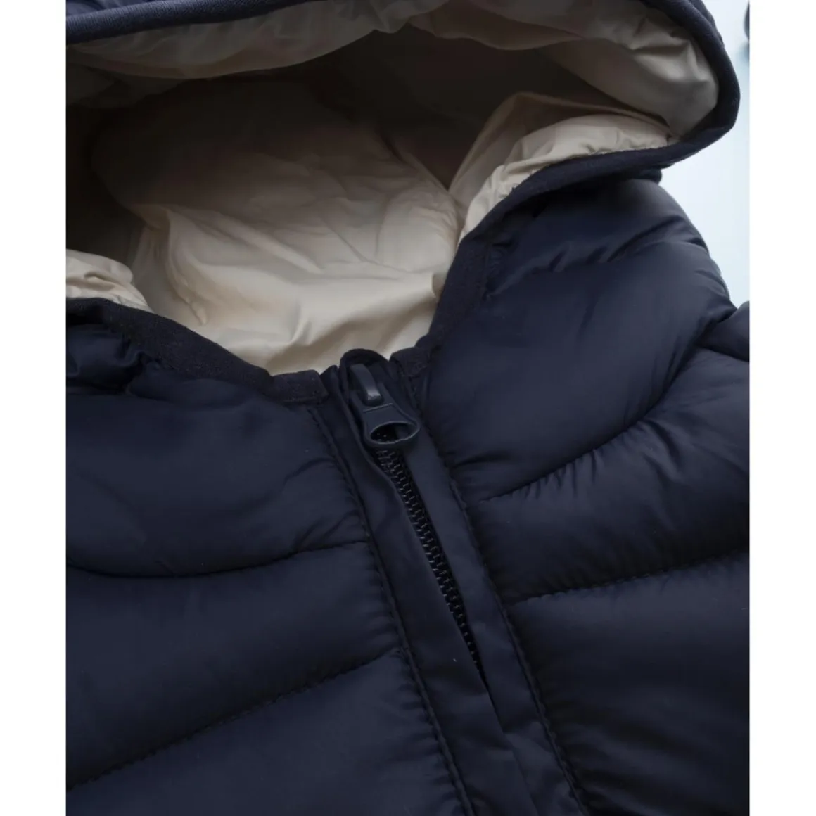 Chaqueta azul niño con material reciclado