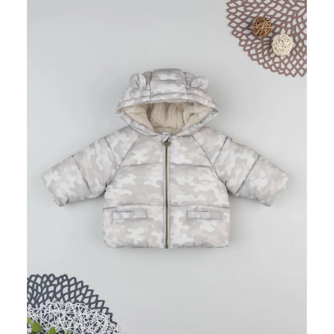 Chaqueta camouflage con capucha para bebé niño