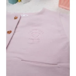 Chaqueta niña rosa con bordado de corazón