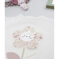 Conjunto dos piezas de bebé con estampado de margarita