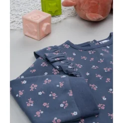 Conjunto niña azul y rosa con flores