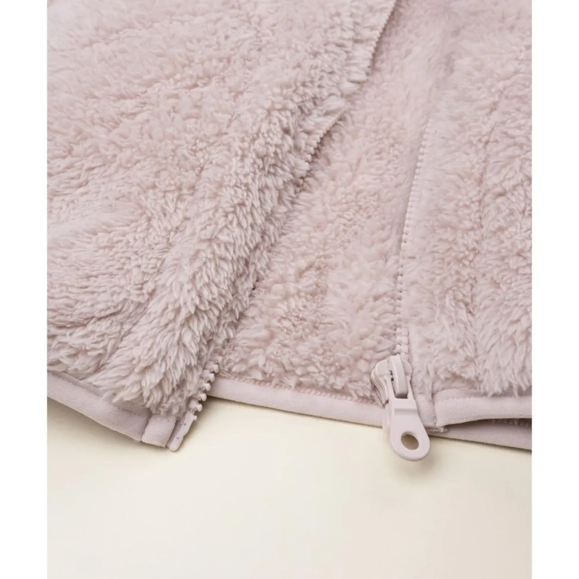 Cárdigan bata de niña rosa en pelo suave