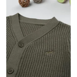 Cárdigan de niño verde tricotado