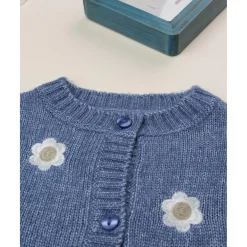 Cárdigan niña azul con bordado floral