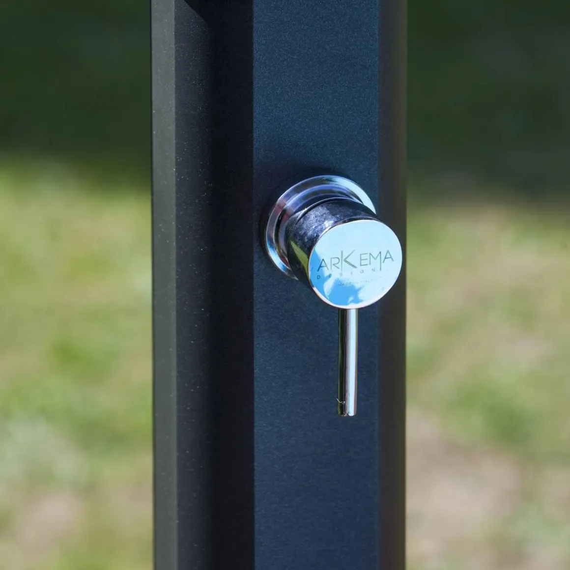 Ducha solar PVC acabado negro 18L