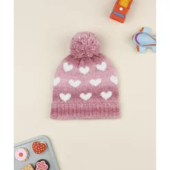 Gorro rosa de niña en tricot con corazones