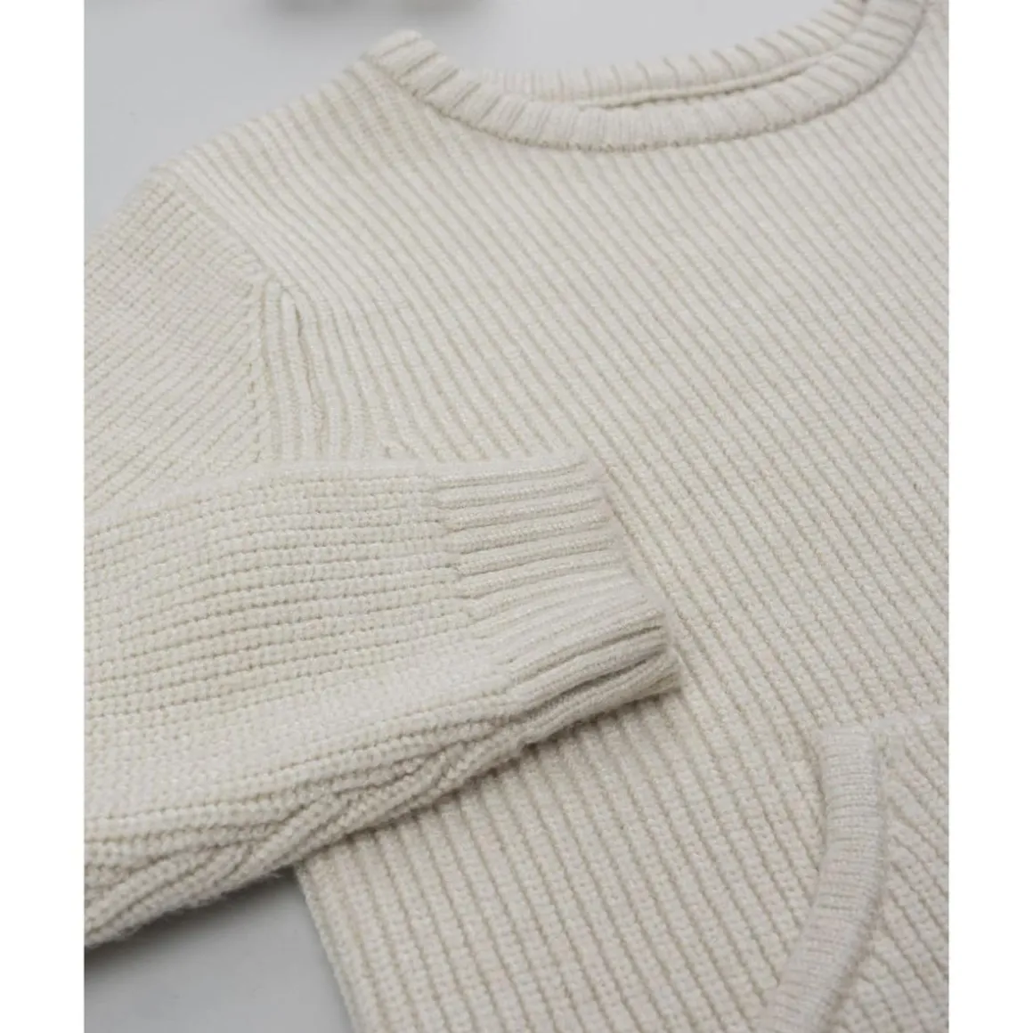 Jersey de niño beige con bolsillo