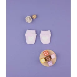 Manoplas de felpa rosa para recién nacida