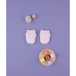 Manoplas de felpa rosa para recién nacida