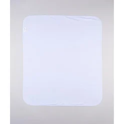 Manta blanca con estampado gris para recién nacido