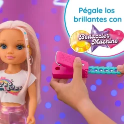 Nancy - Muñeca con pelo rosa, juego para peinar y decorar, máquina de gemas y accesorios ㅤ