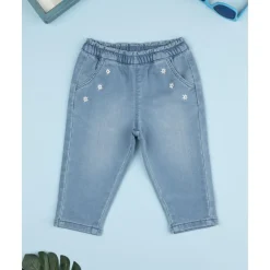 Pantalón denim claro niña con flores bordadas