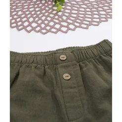 Pantalón niño verde con bolsillos cargo y oso