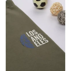 Pantalón verde con estampado para niño