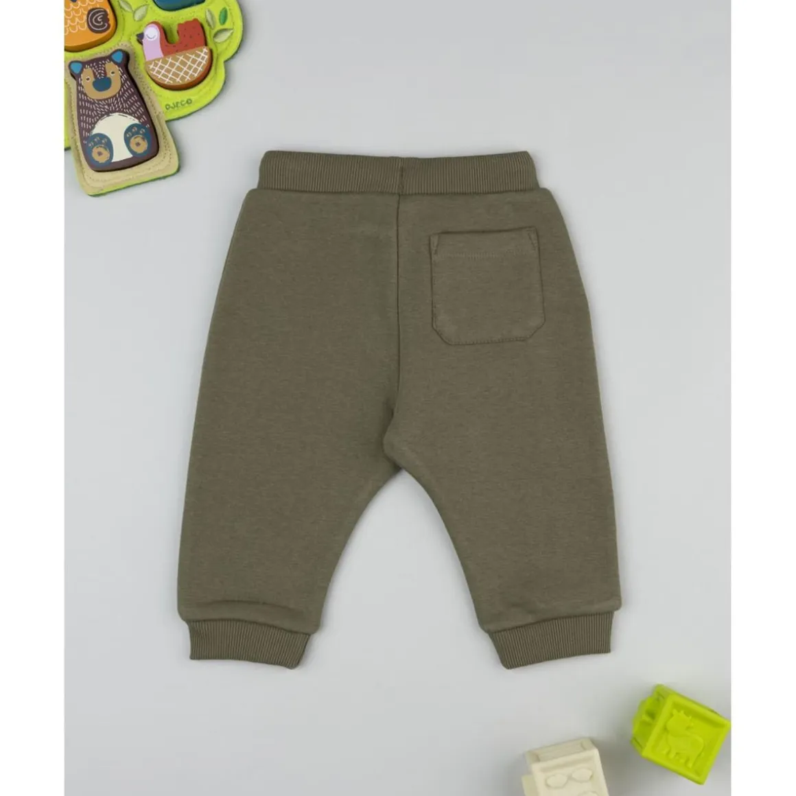 Pantalón verde oscuro para niño