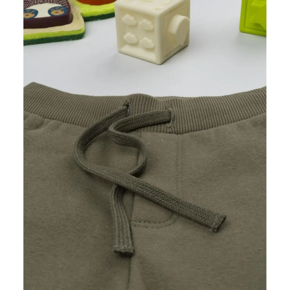 Pantalón verde oscuro para niño