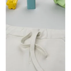 Pantalones niño beige estampado relieve