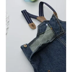 Peto denim con tirantes para niño