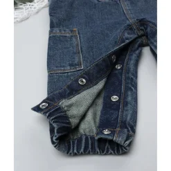 Peto denim con tirantes para niño