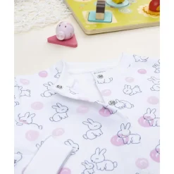 Pijama enterizo blanco con conejitos para niña