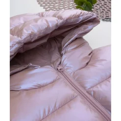 Plumífero rosa metalizado para niña