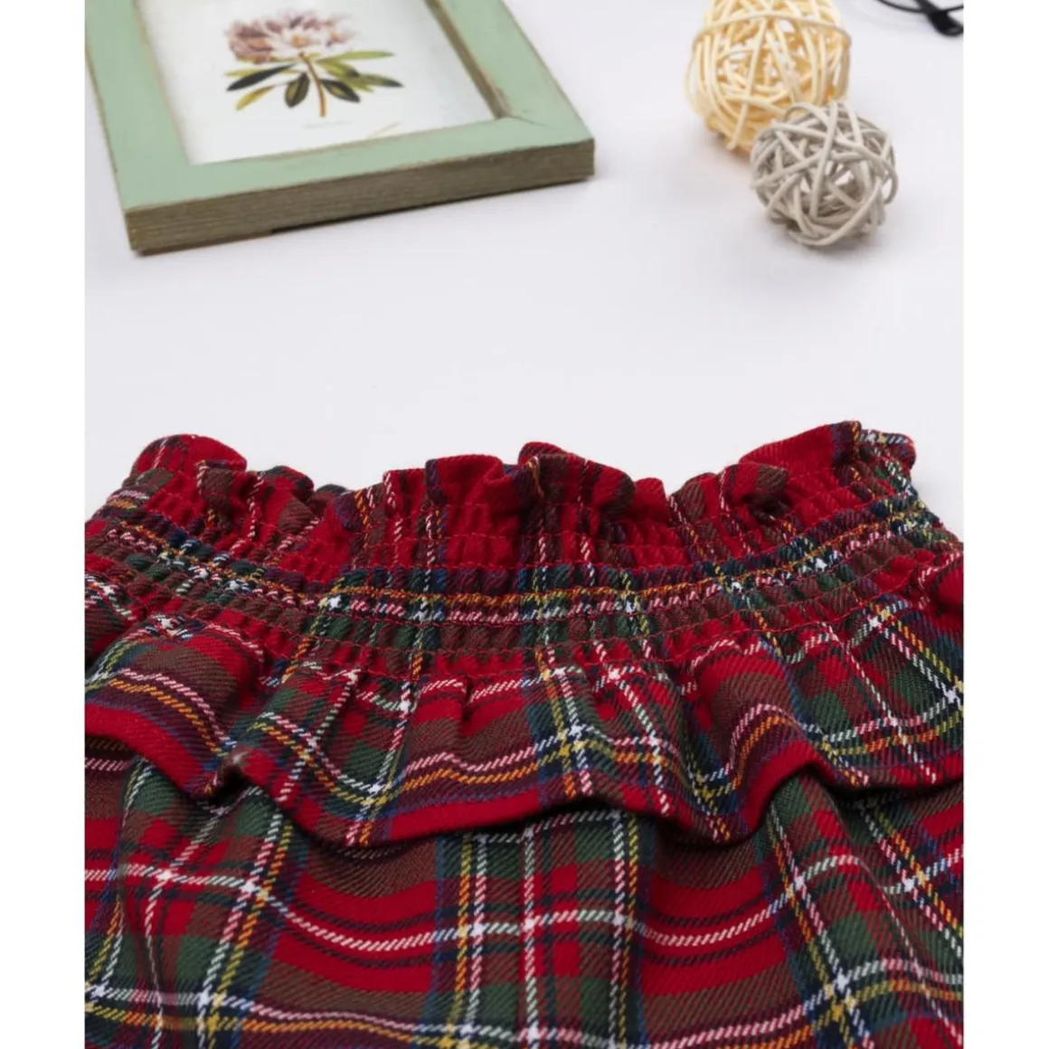 Shorts niña tartán rojo con volante