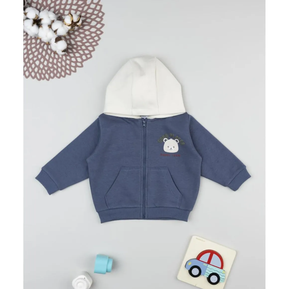 Sudadera azul con capucha y estampado para niño