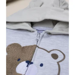 Sudadera gris con capucha y estampado de oso para niño
