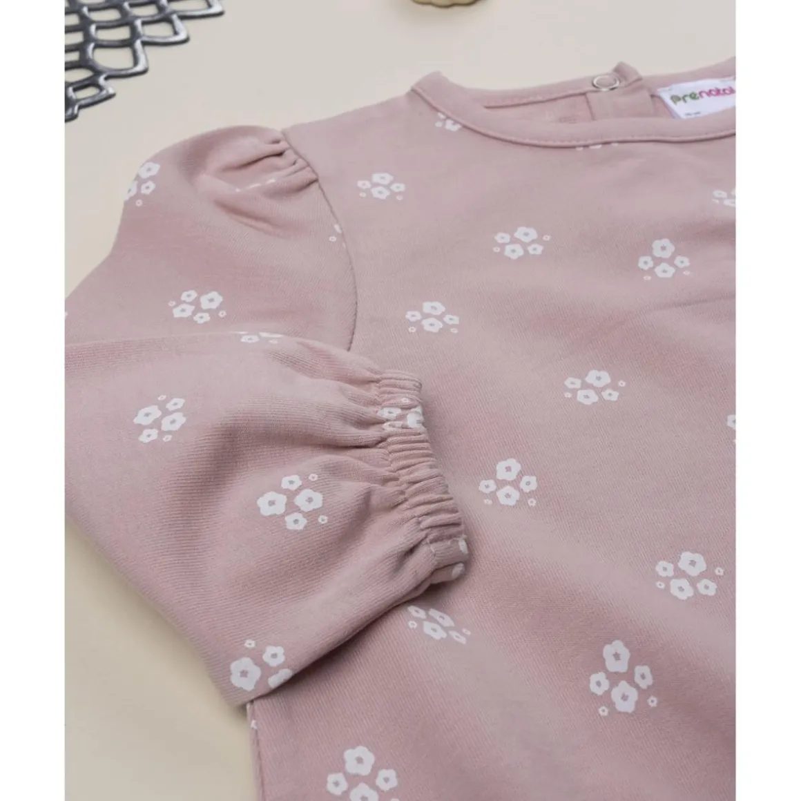 Sudadera niña rosa con flores blancas