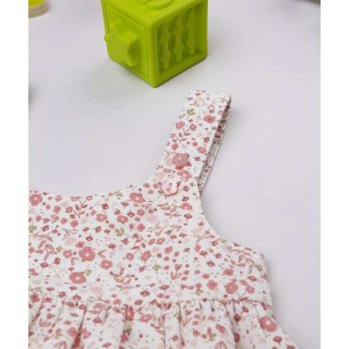 Vestido de tirantes con estampado floral para niña