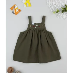 Vestido pichi verde con bordado para niña