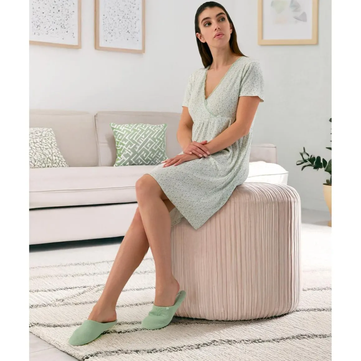 Zapatillas verdes de canalé con pequeño corazón