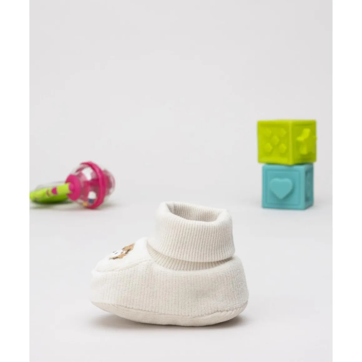 Zapatitos bebé bordado león